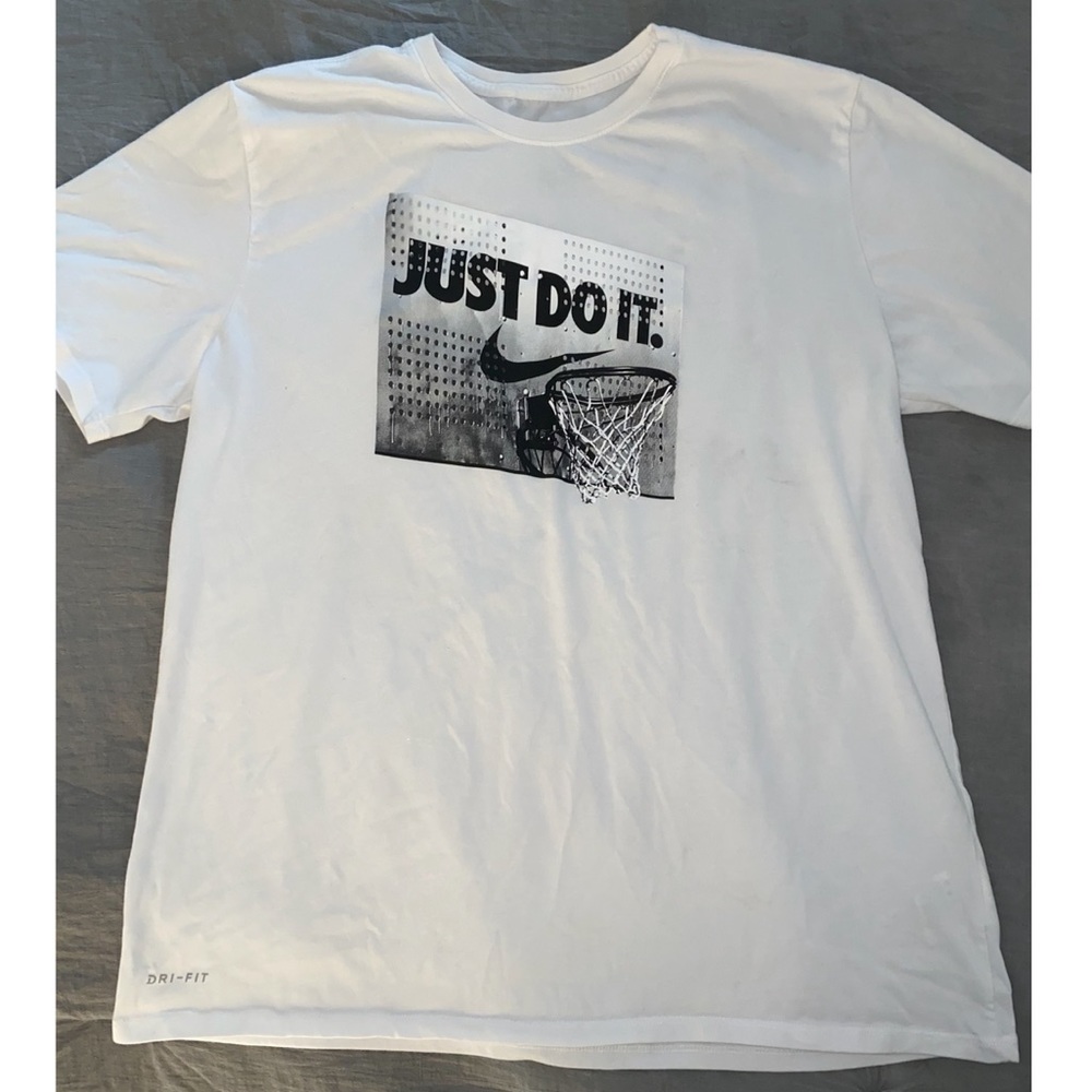 MEN’S Nike Tee